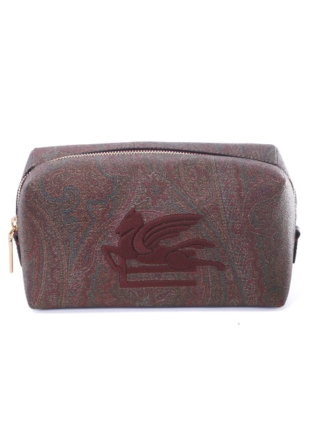 Shop ETRO  Beauty: Etro toiletry bag made in the iconic Paisley jacquard fabric and characterized by the ETRO Pegaso logo embroidered in thread with a three-dimensional effect.
Dimensions: 20 x 11 x 10cm.
Exterior: Paisley jacquard cotton fabric coated with matte grain and doubled in canvas.
Finishes: 100% calf leather.
Lining: 100% polyester.
Embroidery: 100% polyester.
Zip closure.
Metal accessories with gold finish.
Lining in ETRO logo fabric.
Made in Italy.. 10389 7863-0600